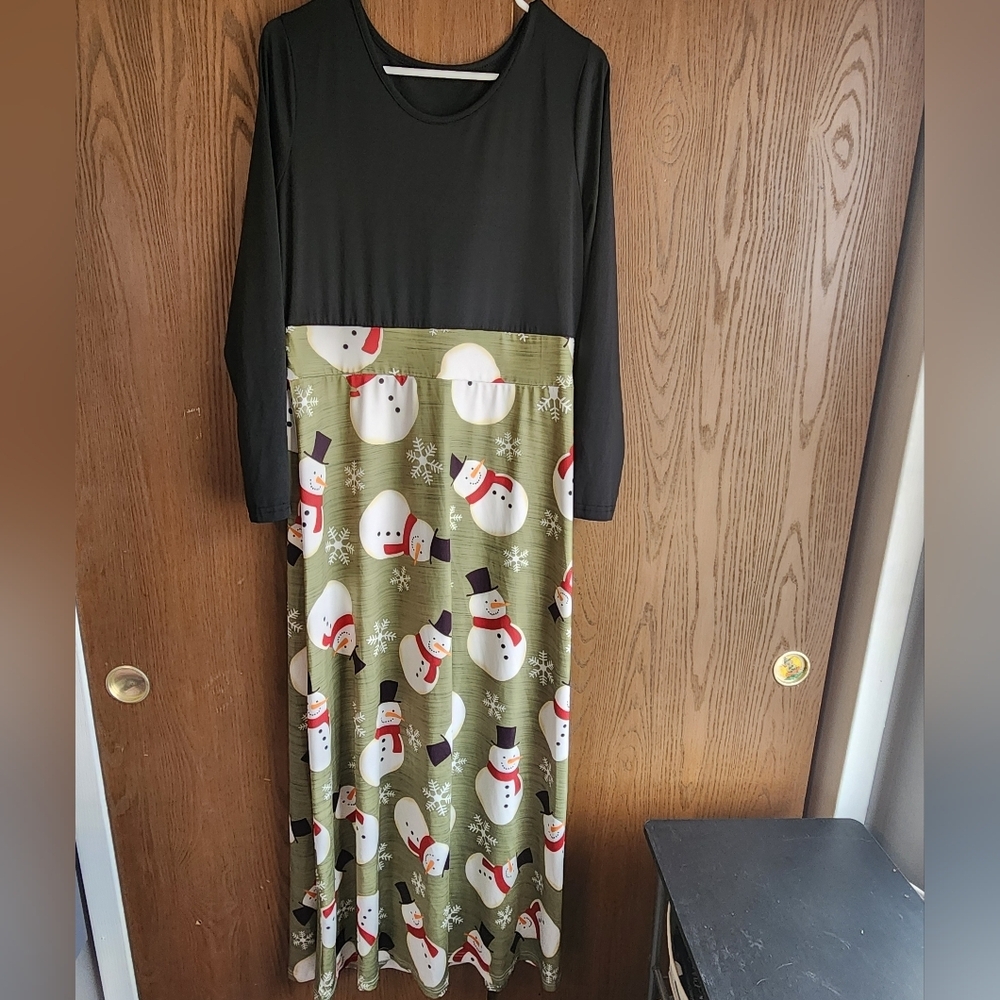 Black Top Snowman Print Maxi Dress